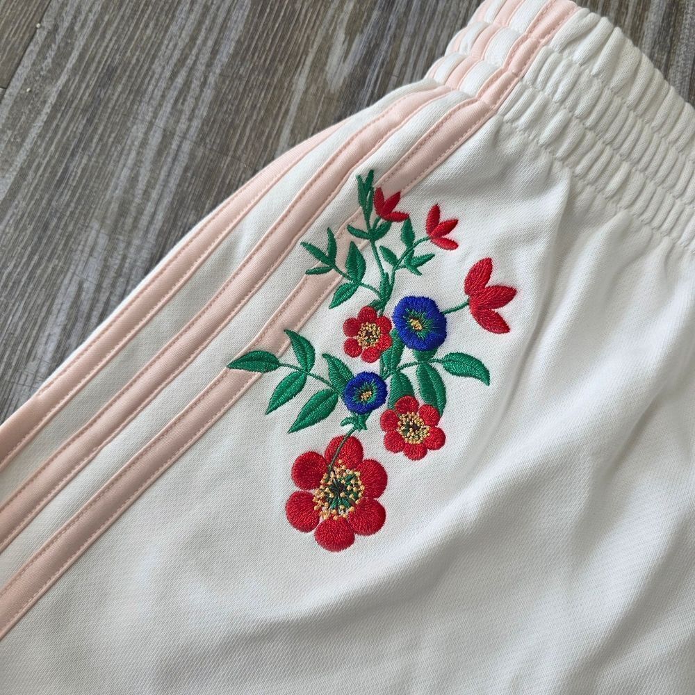Adidas Fashion Graphics Floral Shorts Fleece Cream Tan IS3869 Women's Small S - Picture 3 of 7